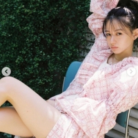 山本舞香 エモ可愛い80 Sコーデ ショートパンツで美脚も 激エモ エンタメ